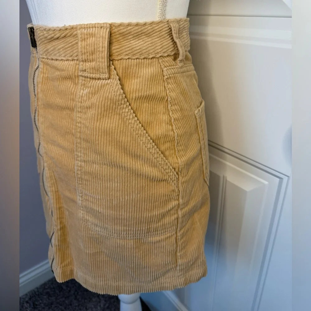 Hollister Beige Corduroy Mini Skirt with Zipper and Pockets - Picture 3 of 6